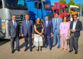 La consejera de Movilidad destaca la importancia de  contar con vehículos más eficientes y sostenibles para afrontar el futuro del transporte de mercancías por carretera en un momento «crítico» para el sector