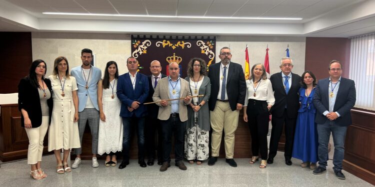 El pacto entre Cs y PSOE se materializa con la elección de Ventura Recio como alcalde de Villares