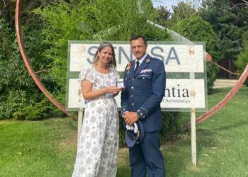 Adventia entrega las Alas de Oro al Coronel Jefe de la Base Aérea de Matacán, José Gallo