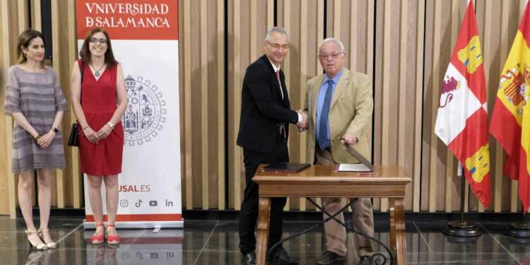 Acuerdo entre la Junta y la Universidad para impulsar el legado de Carmen Martín Gaite