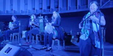 El grupo Mayalde llena de música y tradiciones la noche de Santa Marta