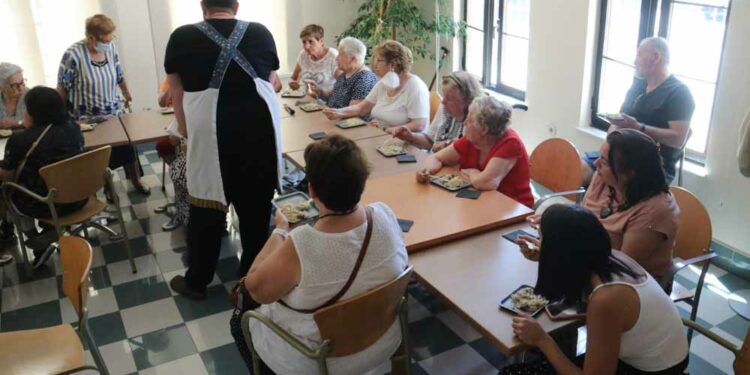 Juegos, talleres y espectáculo de artes escénicas para celebrar el Día de los Abuelos