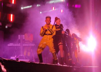 Apoteósico fin de fiesta en Santa Marta con el grupo La Huella y más de 6.000 personas en Tierno Galván