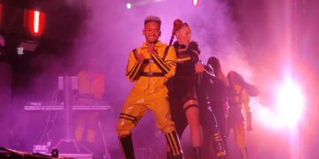 Apoteósico fin de fiesta en Santa Marta con el grupo La Huella y más de 6.000 personas en Tierno Galván