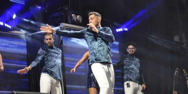 Más de 5.000 personas abarrotan Tierno Galván para vibrar con la orquesta Vulkano