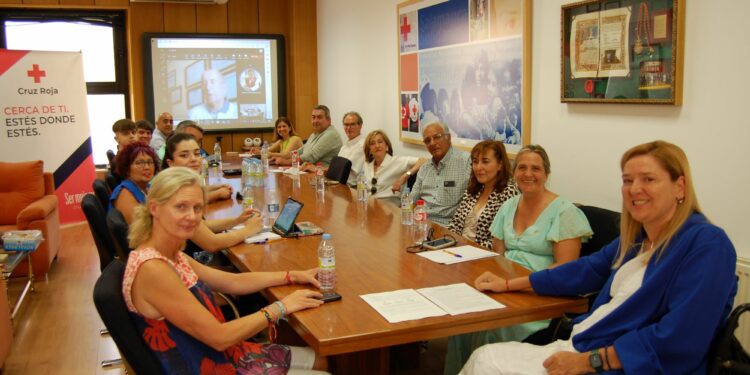 El presidente de Cruz Roja Santa Marta renueva su cargo junto al resto de delegados comarcales de la ONG en la provincia