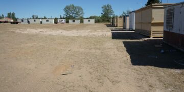 Todo preparado en el campamento de peñas para comenzar las fiestas de Santa Marta