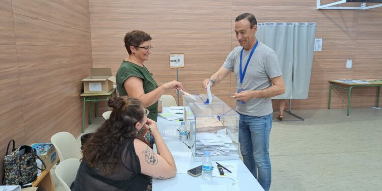 El PP arrasa de nuevo en el alfoz en una jornada electoral marcada por el aumento de participación