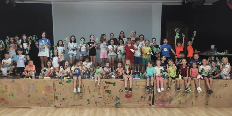 Más de medio centenar de niños participan en las actividades especiales de julio