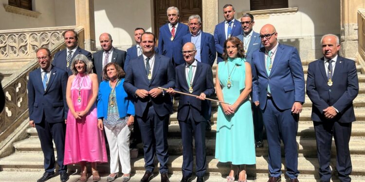 David Mingo, vicepresidente y responsable de Cultura y Relaciones Institucionales, y Ángel Peralvo, de Educación y Patrimonio Documental, reciben sus delegaciones en la Diputación