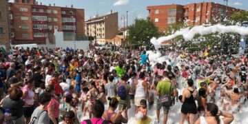 Pregón, fiesta de la espuma, hinchables, merienda y carretones llenan el Día del Niño, que marca el preámbulo festivo en Santa Marta