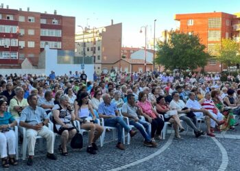 Las sevillanas ponen las últimas notas musicales a las fiestas de Santa Marta