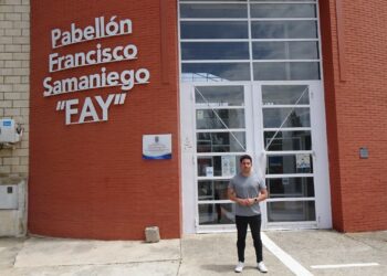 Santa Marta invertirá 40.000 euros en la renovación de las puertas del pabellón deportivo ‘Fay’