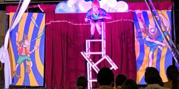 Espectáculo circense y acrobacias en el inicio de las ‘Noches de Verano’ de Villares