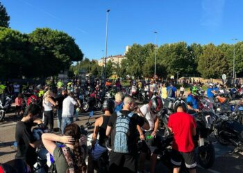 200 moteros rugen sobre el asfalto de Carbajosa