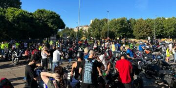 200 moteros rugen sobre el asfalto de Carbajosa