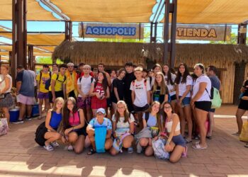 La refrescante jornada en el Aquópolis inicia las actividades de la Semana de la Juventud de Carbajosa