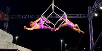 ‘The Time’, el musical que fusiona danza, acrobacias y fuego engancha a los vecinos de Carbajosa