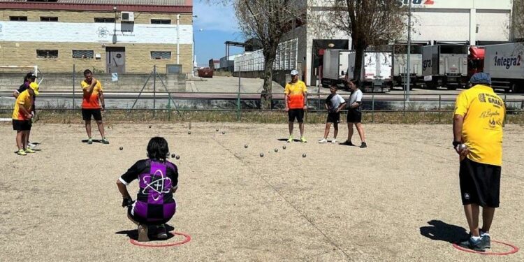 Un centenar de jugadores disputa el V Campeonato Nacional de Petanca ‘Amigos de Monterrubio’