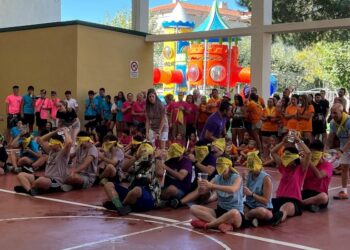 Competitividad, sana rivalidad y risas de las peñas en la yincana festiva