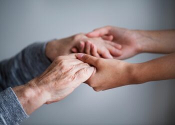 El Ayuntamiento incrementa durante el primer semestre un 5% la atención a las personas dependientes