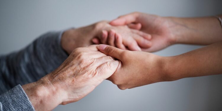 El Ayuntamiento incrementa durante el primer semestre un 5% la atención a las personas dependientes