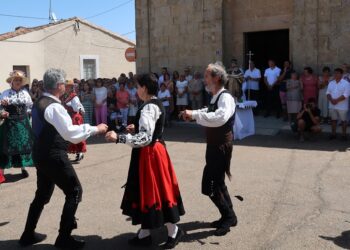 Doñinos despide las fiestas con la procesión y los bailes charros en honor a Santo Domingo de Guzmán
