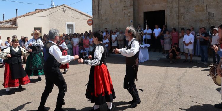 Doñinos despide las fiestas con la procesión y los bailes charros en honor a Santo Domingo de Guzmán