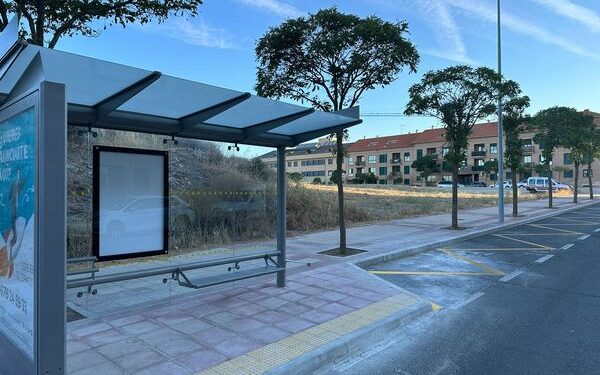 El servicio de bus urbano instala nueve marquesinas para atender las demandas de los vecinos