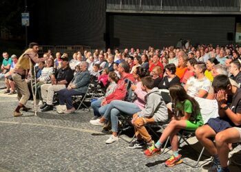 La picaresca de los peregrinos del ‘Camino’ arranca las risas del público santamartino