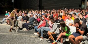 La picaresca de los peregrinos del ‘Camino’ arranca las risas del público santamartino