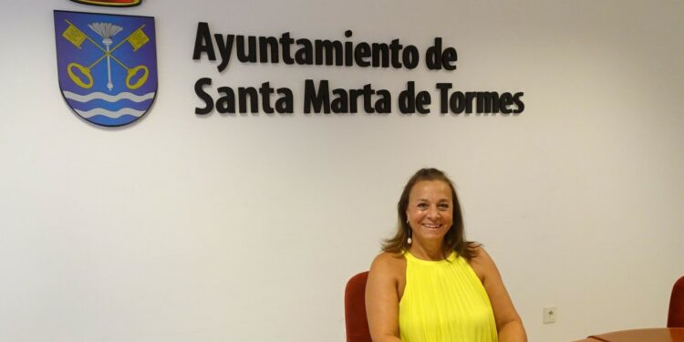 Santa Marta renueva el convenio con Diputación para mantener las prestaciones sociales esenciales a la población más vulnerable