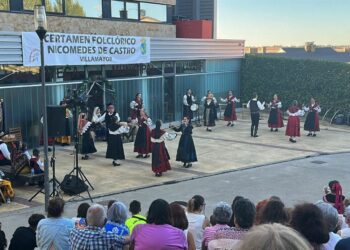 Villamayor mantiene vivo el recuerdo del tamborilero local en el XXI Certamen Folclórico Nicomedes de Castro