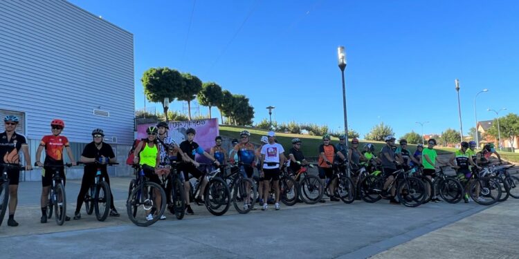 La marcha cicloturista con la campeona Dori Ruano inicia las actividades del fin de semana festivo