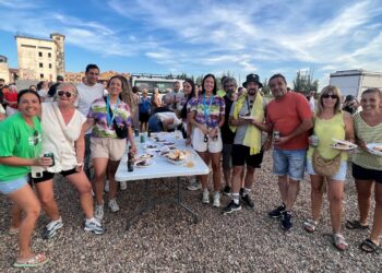 La parrillada de las peñas reúne a un millar de vecinos en Villamayor