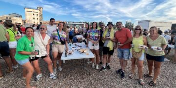 La parrillada de las peñas reúne a un millar de vecinos en Villamayor