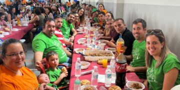 Más de 600 vecinos degustan la caldereta popular de las Fiestas de Fin del Verano de Villares