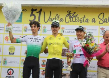 David Domínguez, victoria y liderato en la Vuelta a Salamanca