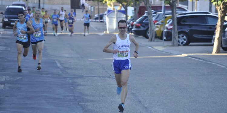 Gran ambiente, solidaridad y victoria para David Ruano en la ‘Carrera Urbana’