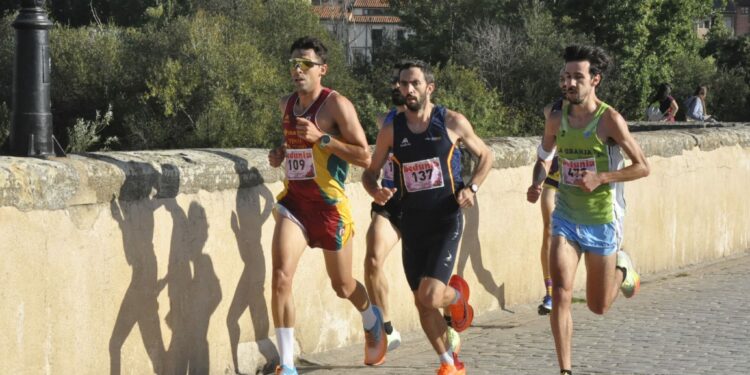 Carlos Gallego y Gema Martín se imponen en la Carrera Contra la Violencia de Género