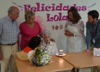 Lola González cumple 105 años llena de vitalidad y rodeada de los suyos