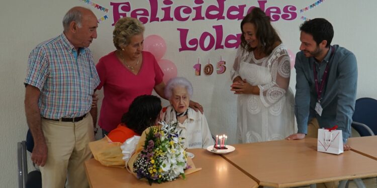 Lola González cumple 105 años llena de vitalidad y rodeada de los suyos