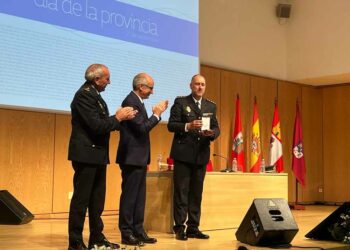 La entrega de la Medalla de Oro de la Provincia a la Policía Nacional pone «la guinda» a las celebraciones por sus dos siglos de historia