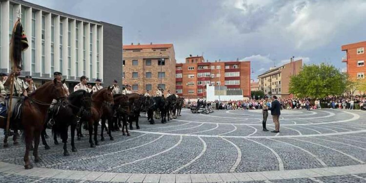 Caluroso recibimiento de los santamartinos a la Guardia Real