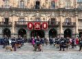 400 salmantinos juran lealtad a la bandera de España ante la Guardia Real