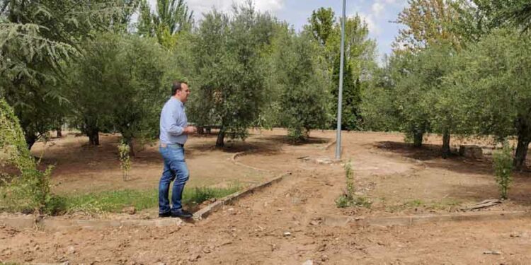 El Ayuntamiento renueva el parque de Los Olivos de la urbanización Valdelagua con una inversión de 25.600 euros