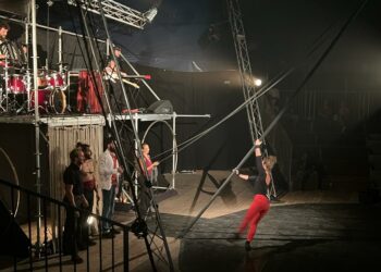 La tradición y la modernidad escénica de la compañía Circo Zoé hacen vibrar a los espectadores