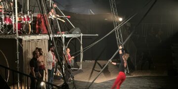 La tradición y la modernidad escénica de la compañía Circo Zoé hacen vibrar a los espectadores