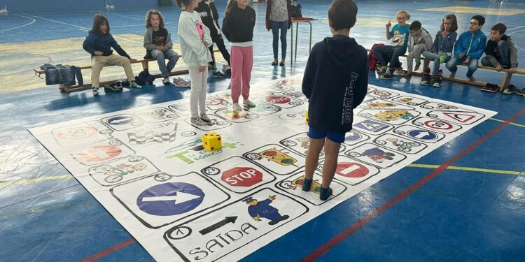Los niños aprenden a circular con seguridad de manera lúdica y divertida