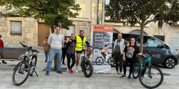 Una marcha urbana y la exposición de coches y bicis eléctricas cierran la Semana de la Movilidad en Villamayor